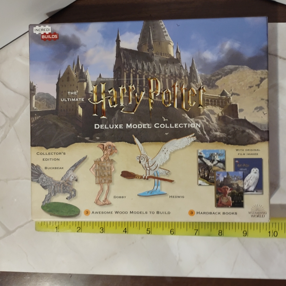 Harry Potter Deluxe Model Collection - Buckbeak Dobby 
A2HG